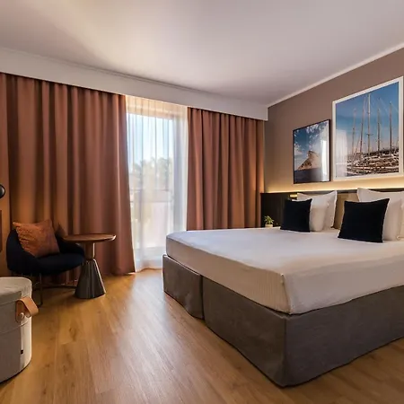 Hotel M 4*